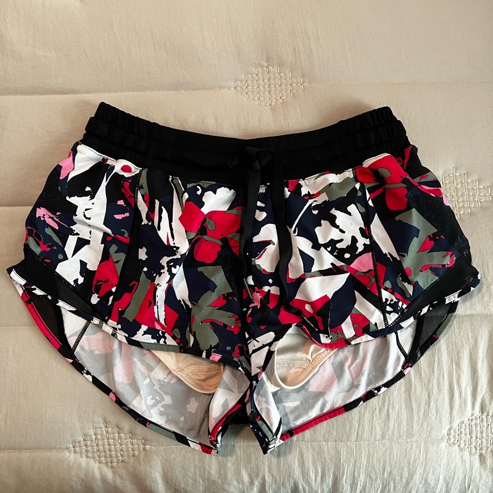 lululemon hotty hot short - size 6